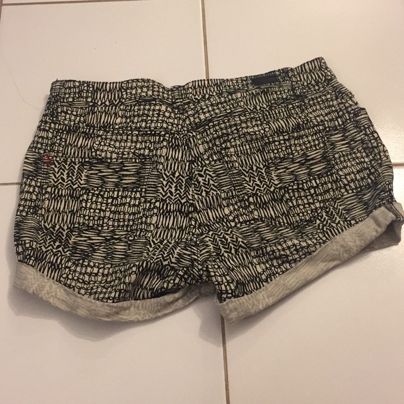 *BOGO 50%*BDG mid rise pattern Shortie - Picture 2 of 4